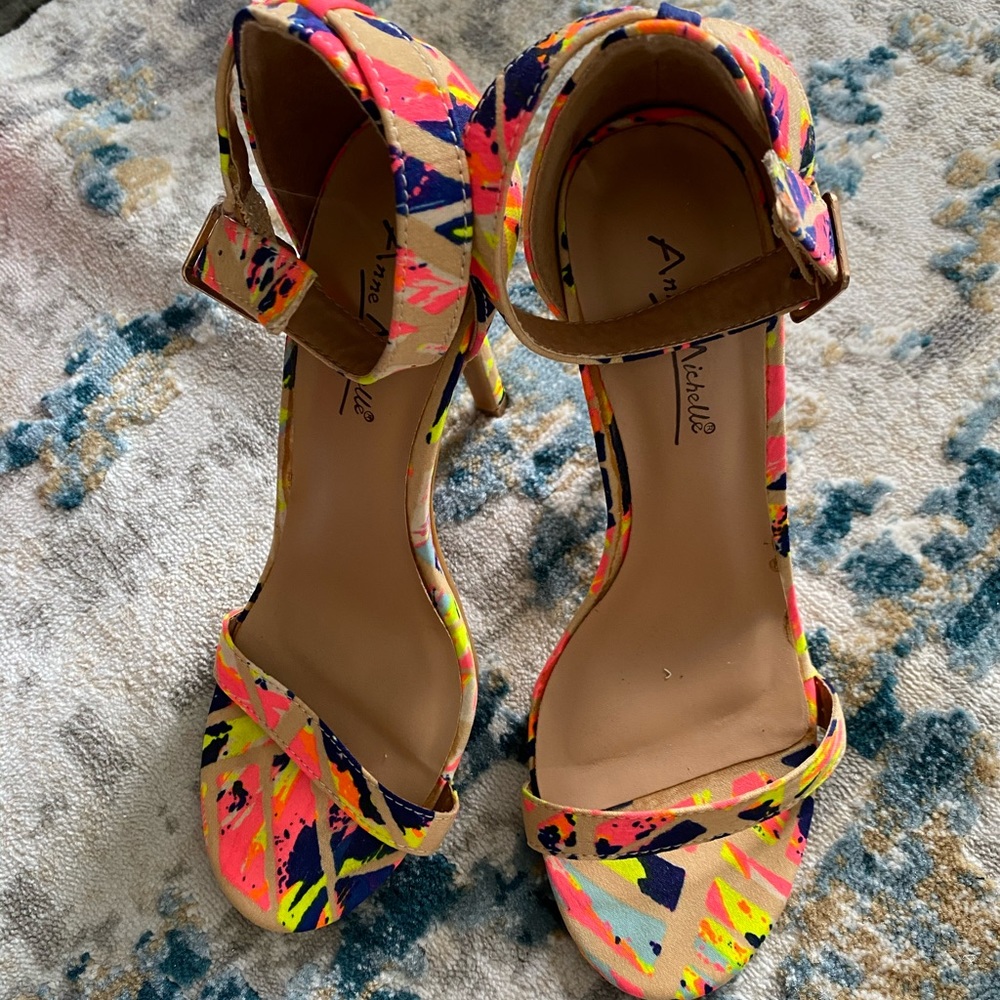 Multicolored heels
